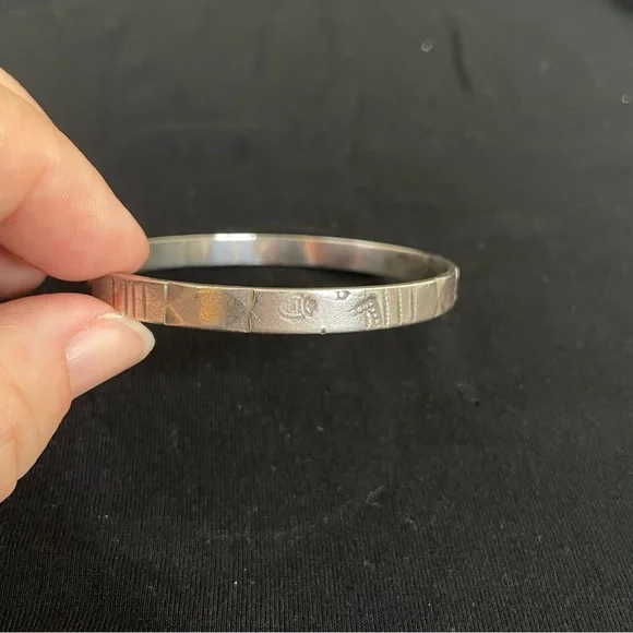 Vintage Mid-Century North African Silver Bangle Bracelet - Picture 4 of 9